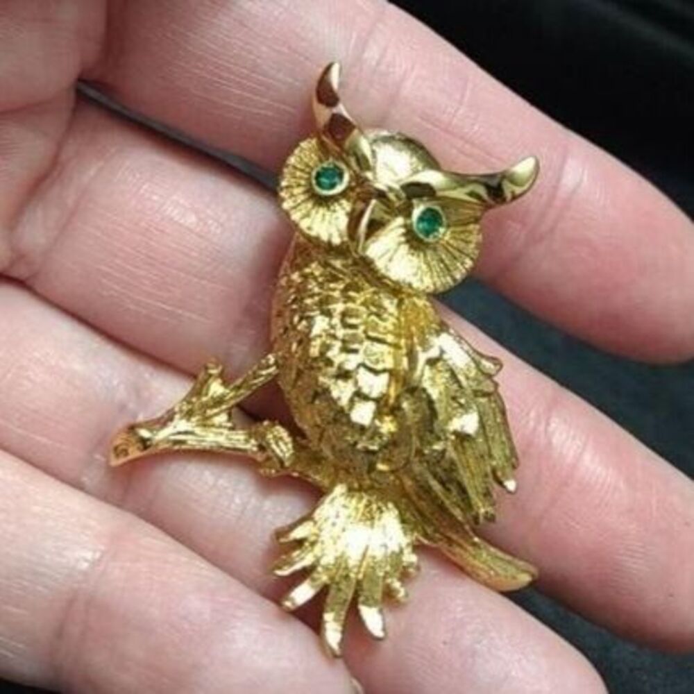 *Sale* Monet gold tone owl brooch
